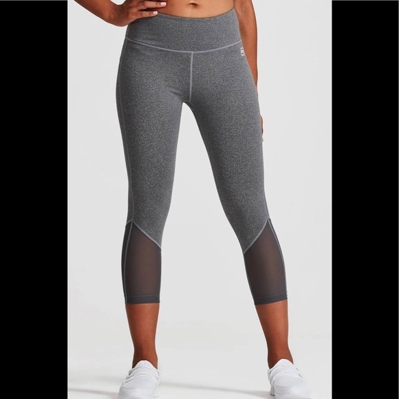 Idealfit Core Capri Workout Leggings Pants Mesh at bottom Gray Size Small - Picture 1 of 8